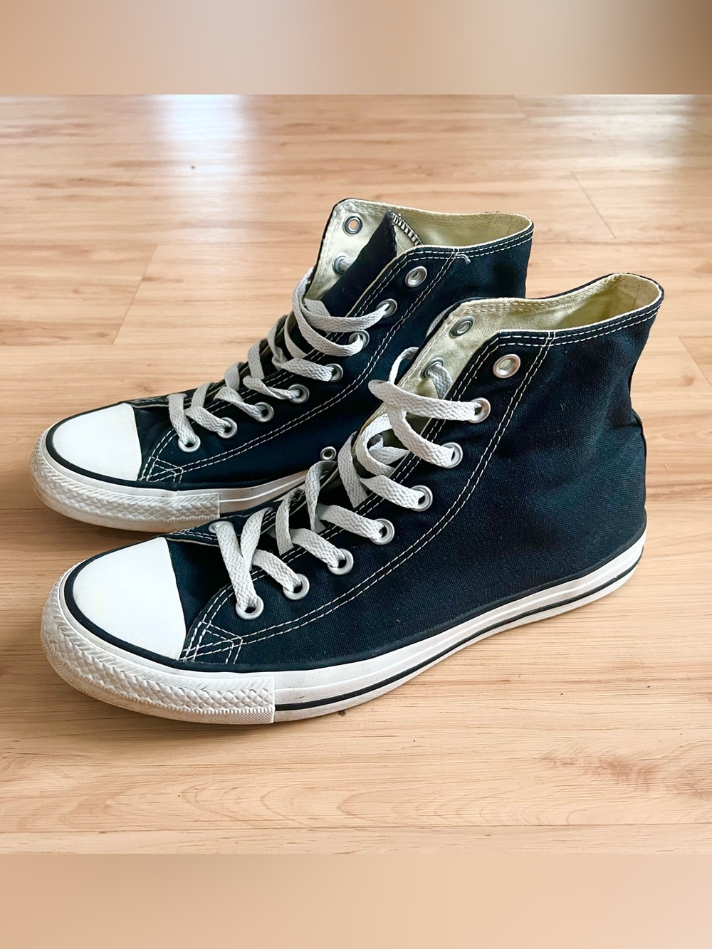 Converse Black High Top Sneakers with White Accents Women’s 10.0 US - Picture 2 of 8